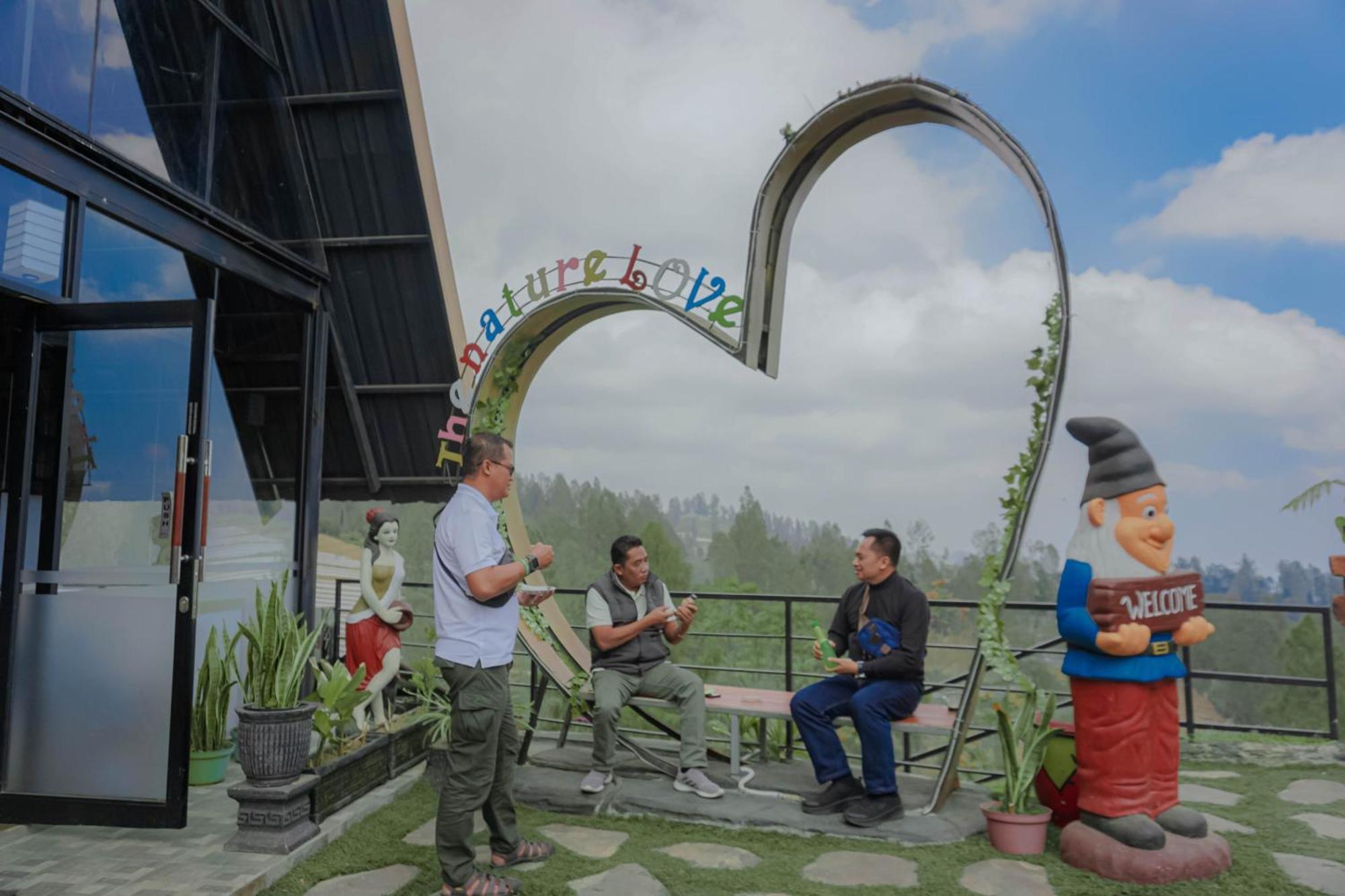 Hotel Nature Bromo And Resort Pasuruan Extérieur photo
