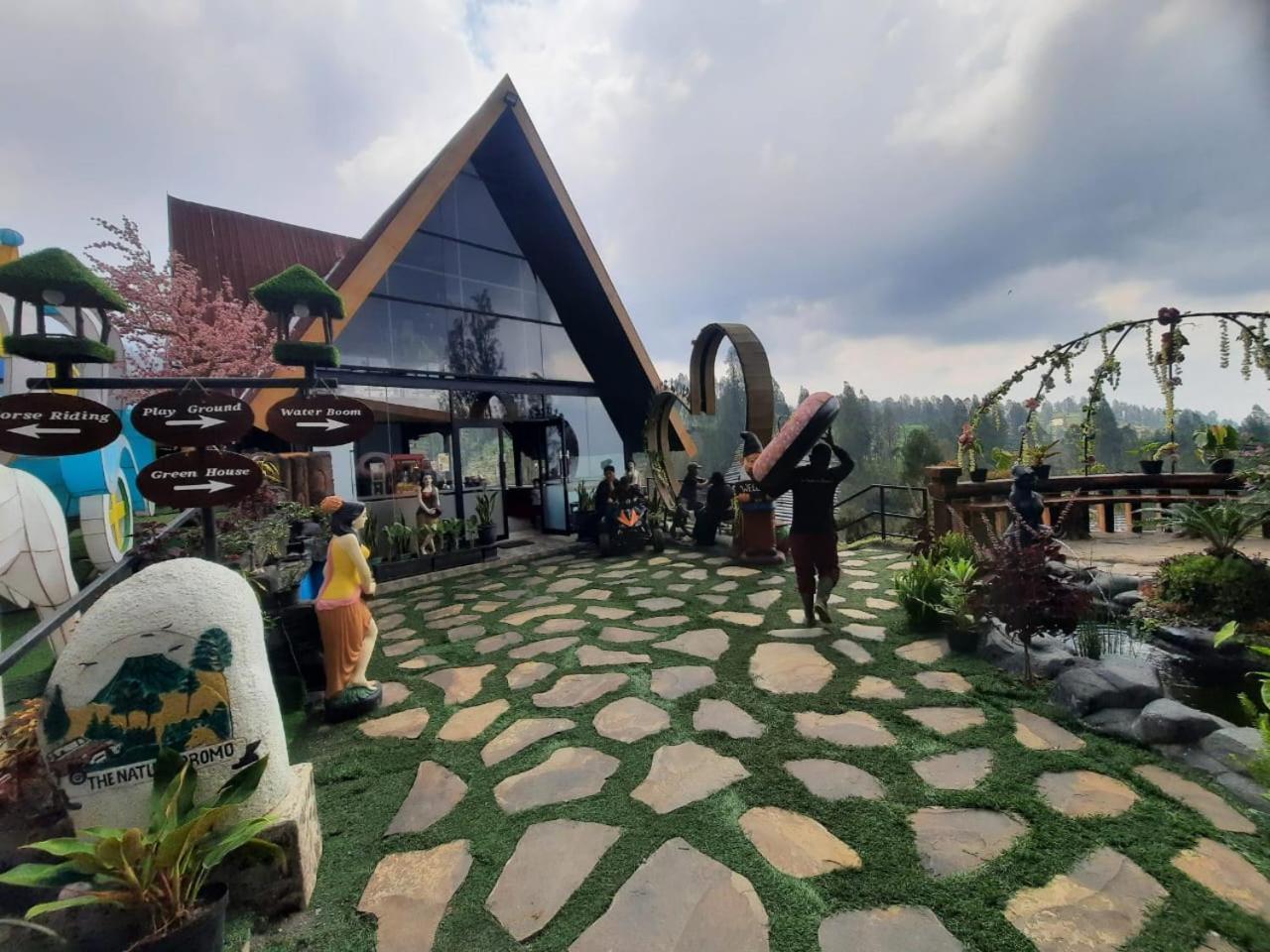 Hotel Nature Bromo And Resort Pasuruan Extérieur photo